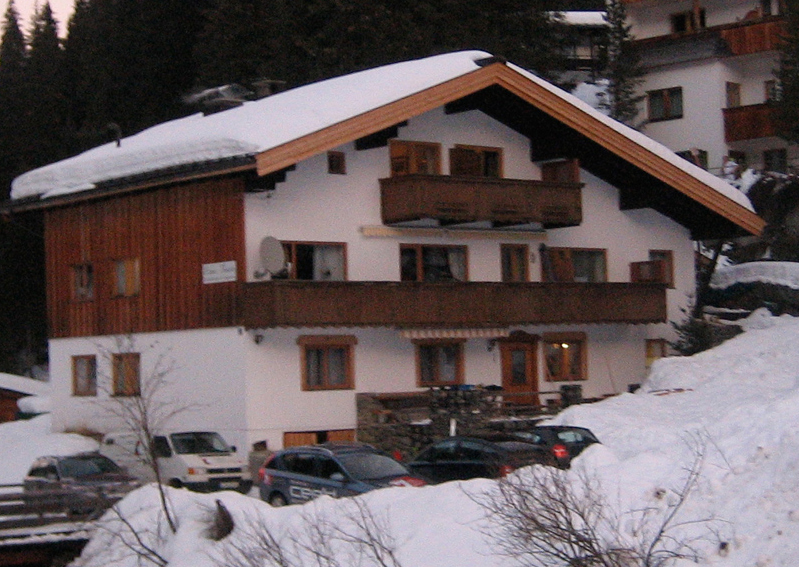 Haus Theato Skigebiet Hochfügen Skiurlaub Winter Zillertal Appartement