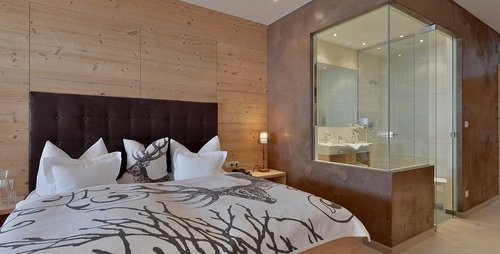 Die gemütlichen Zimmer machen den Aufenthalt in Hochfügen perfekt. Ambiente Hotel Almhof Hochfügen Einrichtung Doppelzimmer Skiregion Zillertal