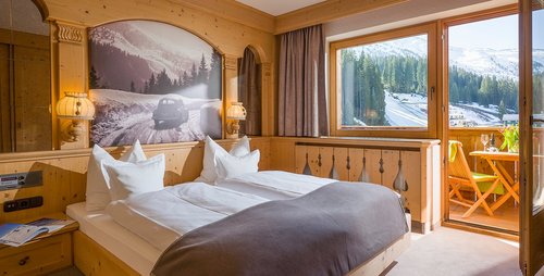 Die traumhafte Suite mit Bergblick. Hotel Almhof Suite Zillertal Übernachten Hochfügen Zweisamkeit