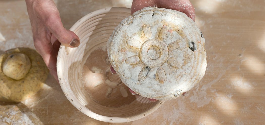 Hotel Almhof Hochfügen Brotbacken Kulinarik Zillertal Genuss       