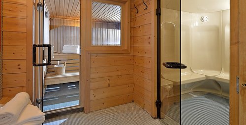 Die Saunalandschaft lädt zum Verweilen ein. Hotel Almhof Saunagang Skigebiet Hochfügen Relaxen Entspannung