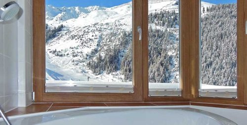 Badewanne Chalet Apart Zillertal Hochfügen Hotelaufenthalt Skiurlaub Winter Frühling 