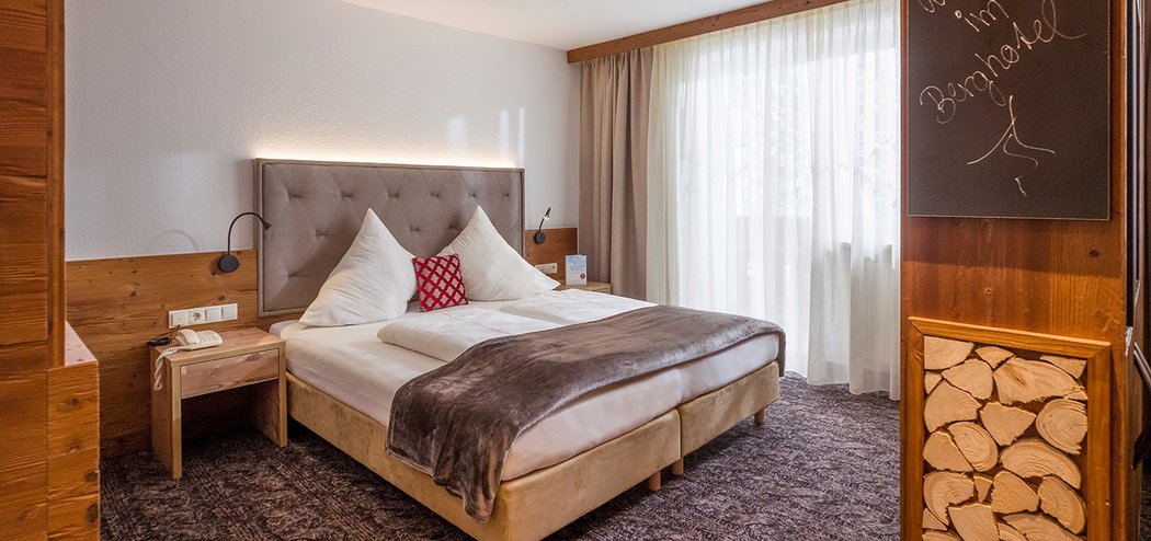 Berghotel Hochfügen Zimmerangebot Hotelübernachtung Doppelzimmer Zillertal  