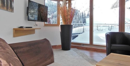 Chalet Apart Hochfügen Couchblick Zillertal Skiurlaub Winter 